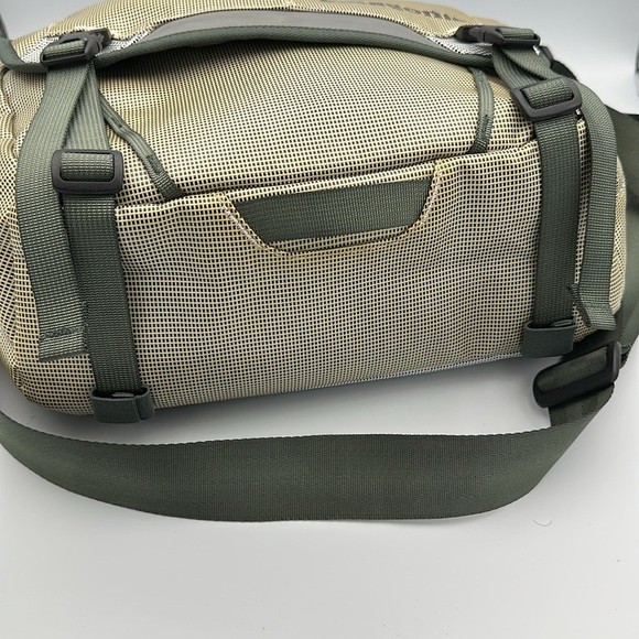 Vintage Patagonia Black Hole Messenger Laptop Bag Cross Body Green Reflective - Picture 3 of 14